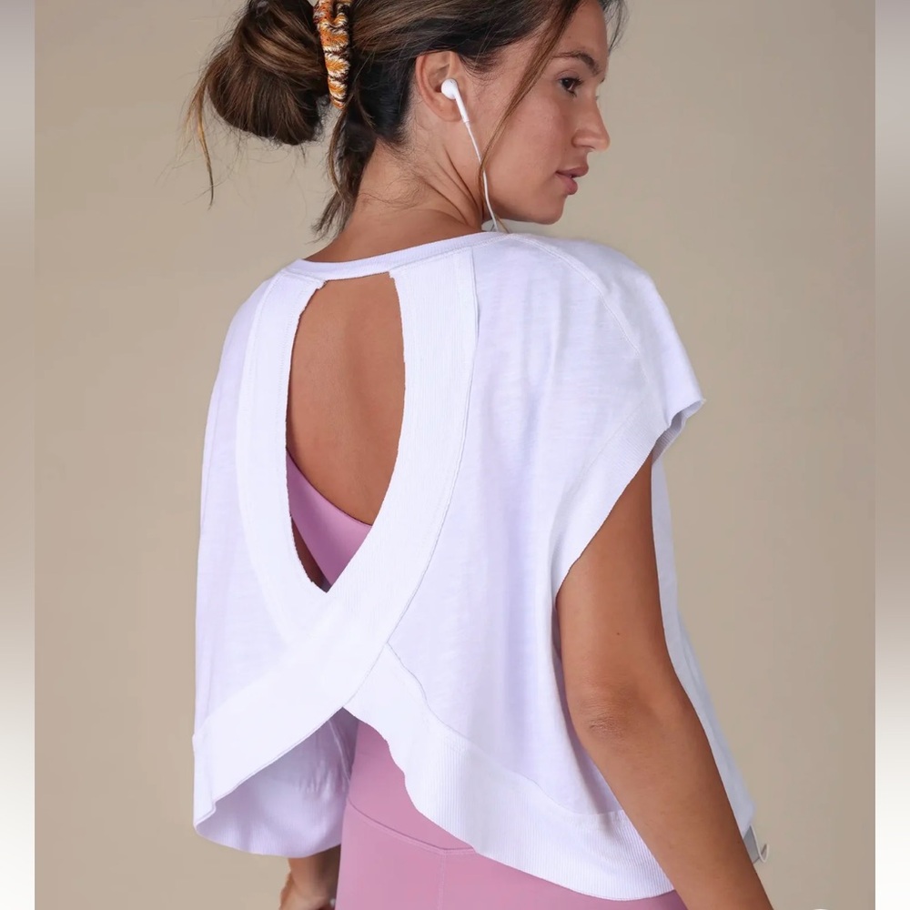 New Natural Life White Open-Back Layered gym crop top